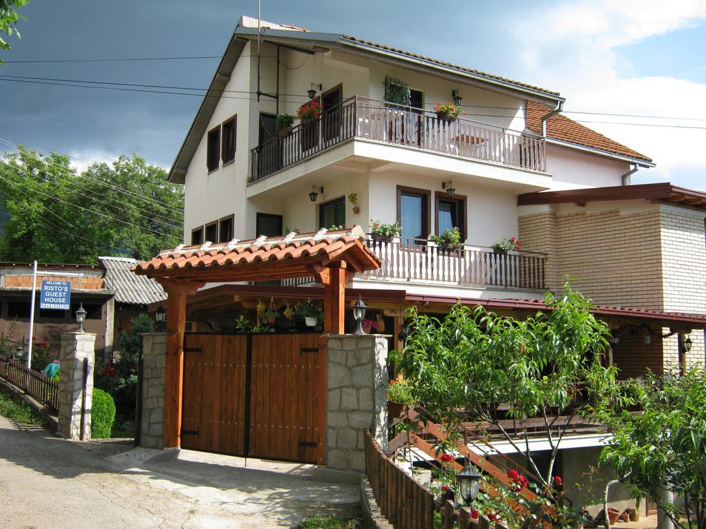 Risto'S Guest House Elshani Buitenkant foto