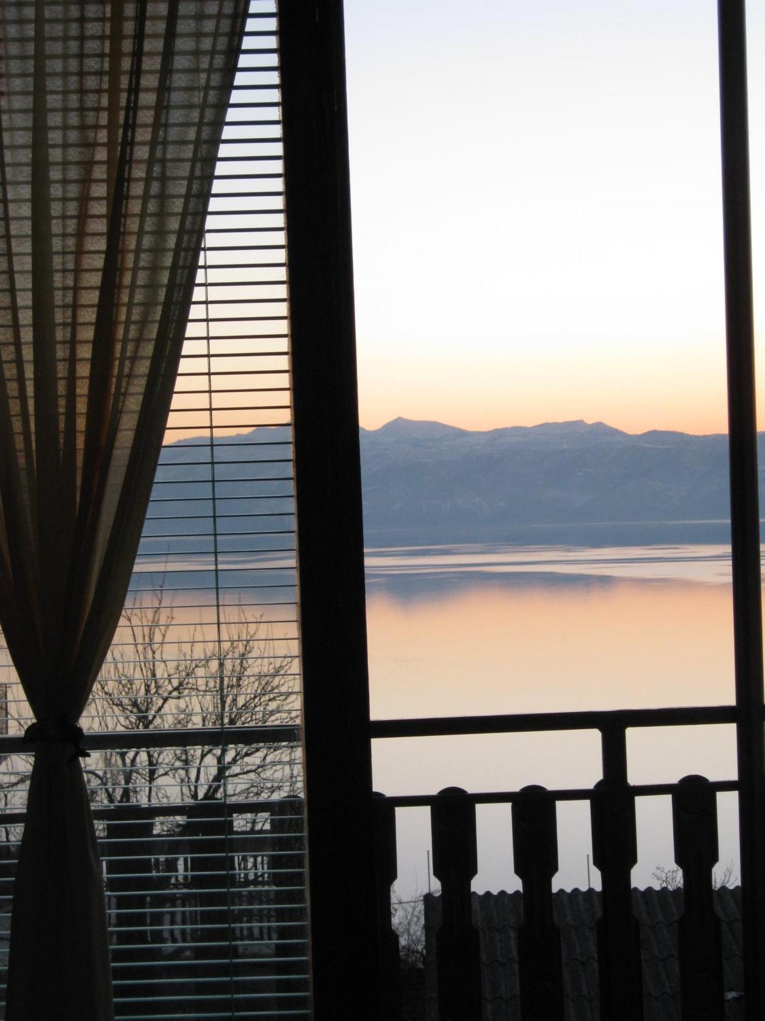 Risto'S Guest House Elshani Buitenkant foto