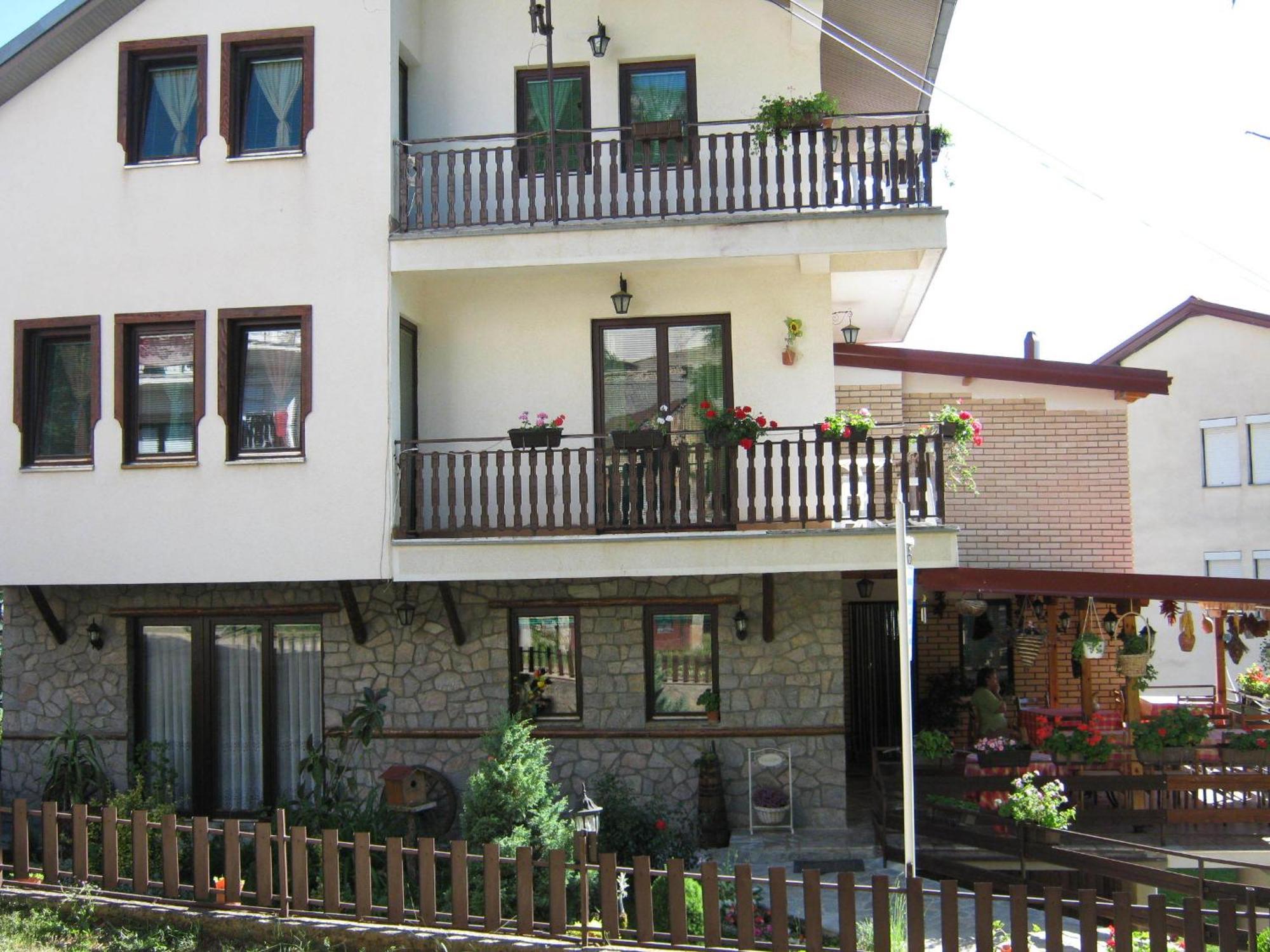 Risto'S Guest House Elshani Buitenkant foto