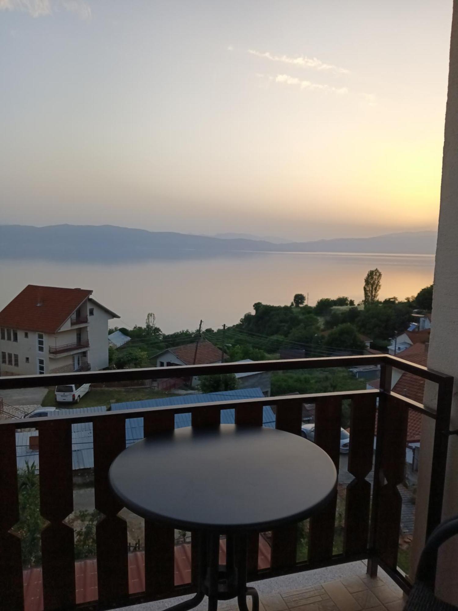 Risto'S Guest House Elshani Buitenkant foto