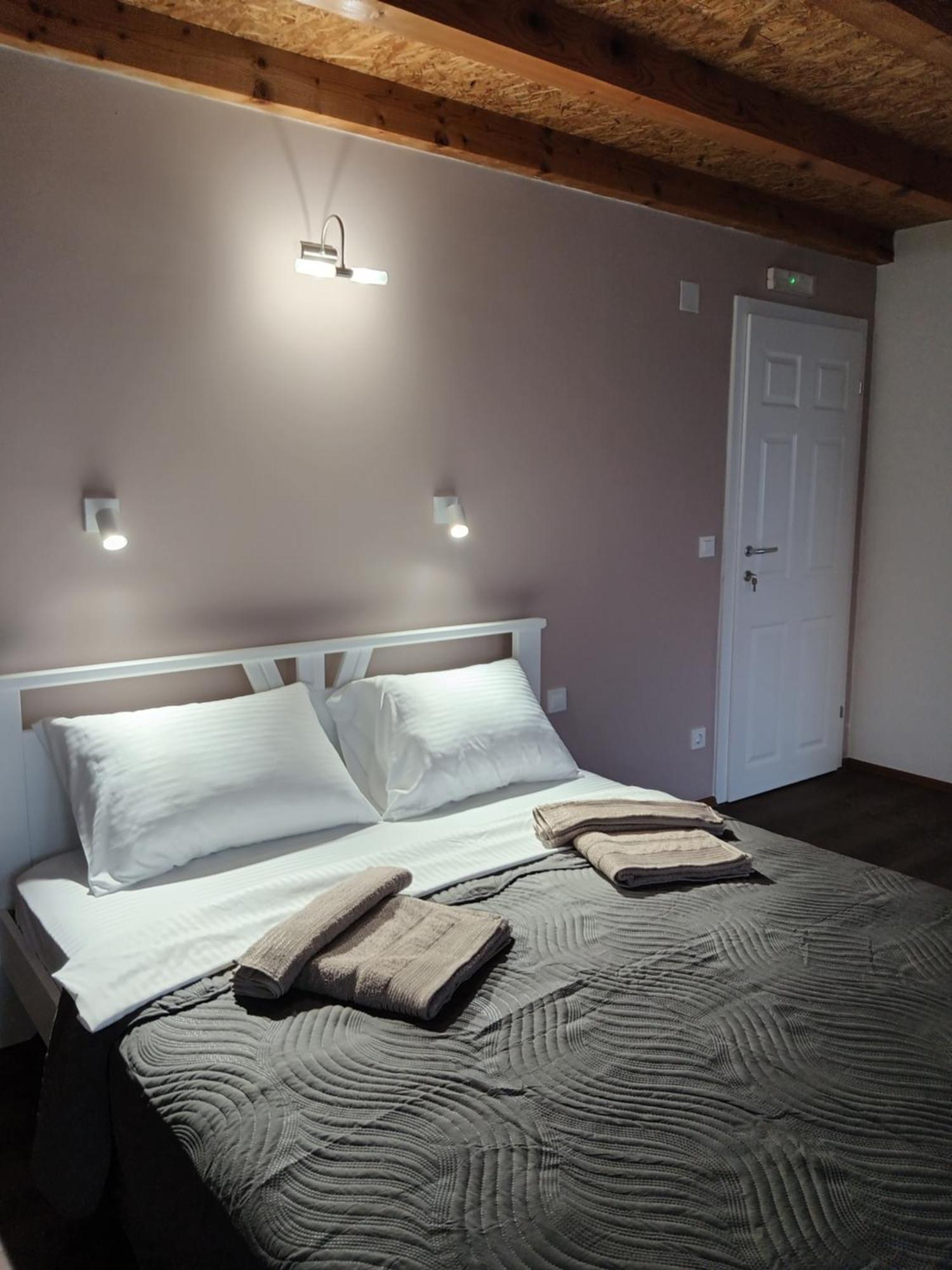 Risto'S Guest House Elshani Buitenkant foto