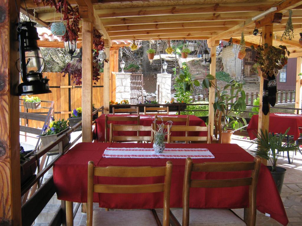 Risto'S Guest House Elshani Buitenkant foto
