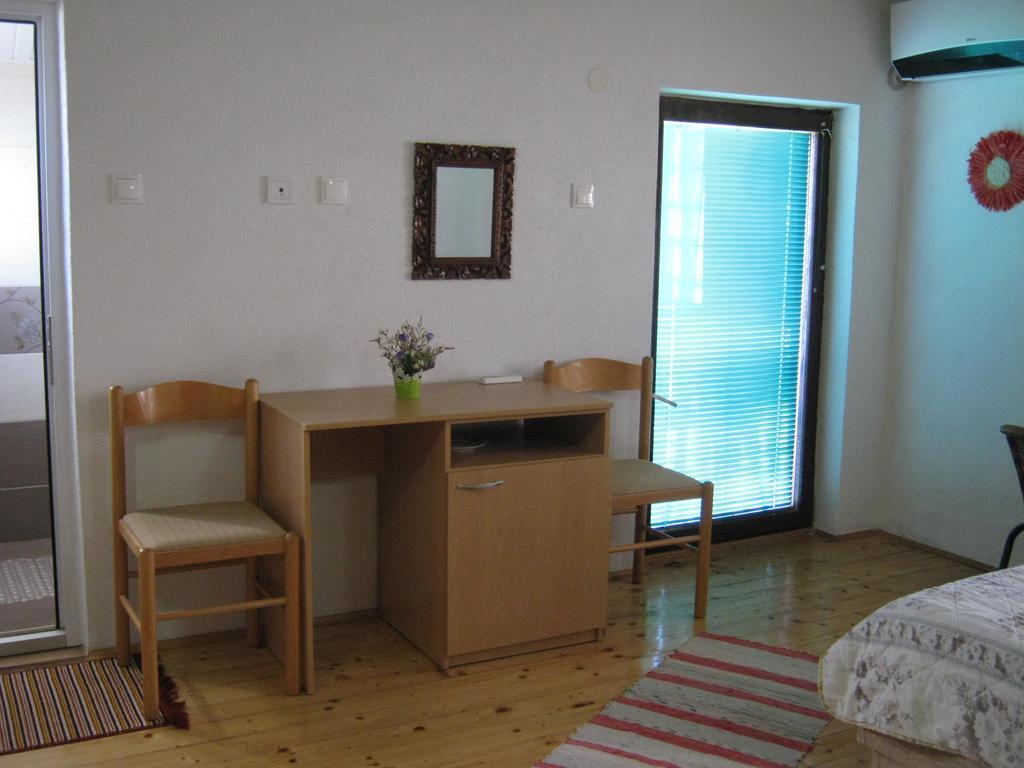 Risto'S Guest House Elshani Buitenkant foto