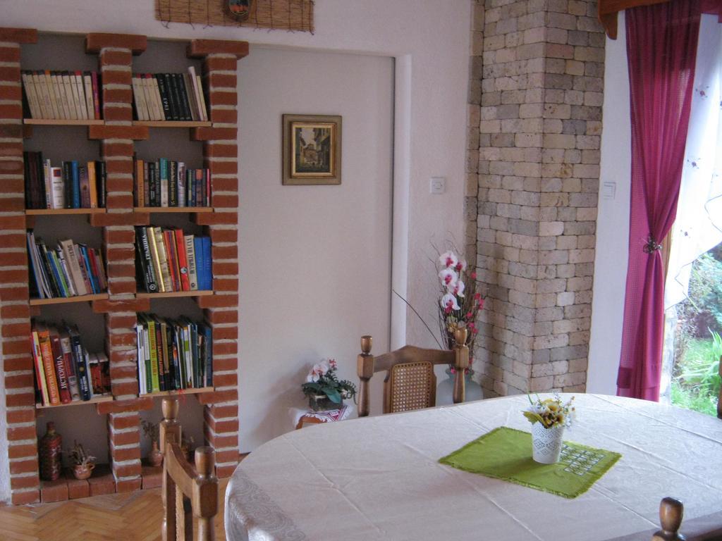 Risto'S Guest House Elshani Buitenkant foto