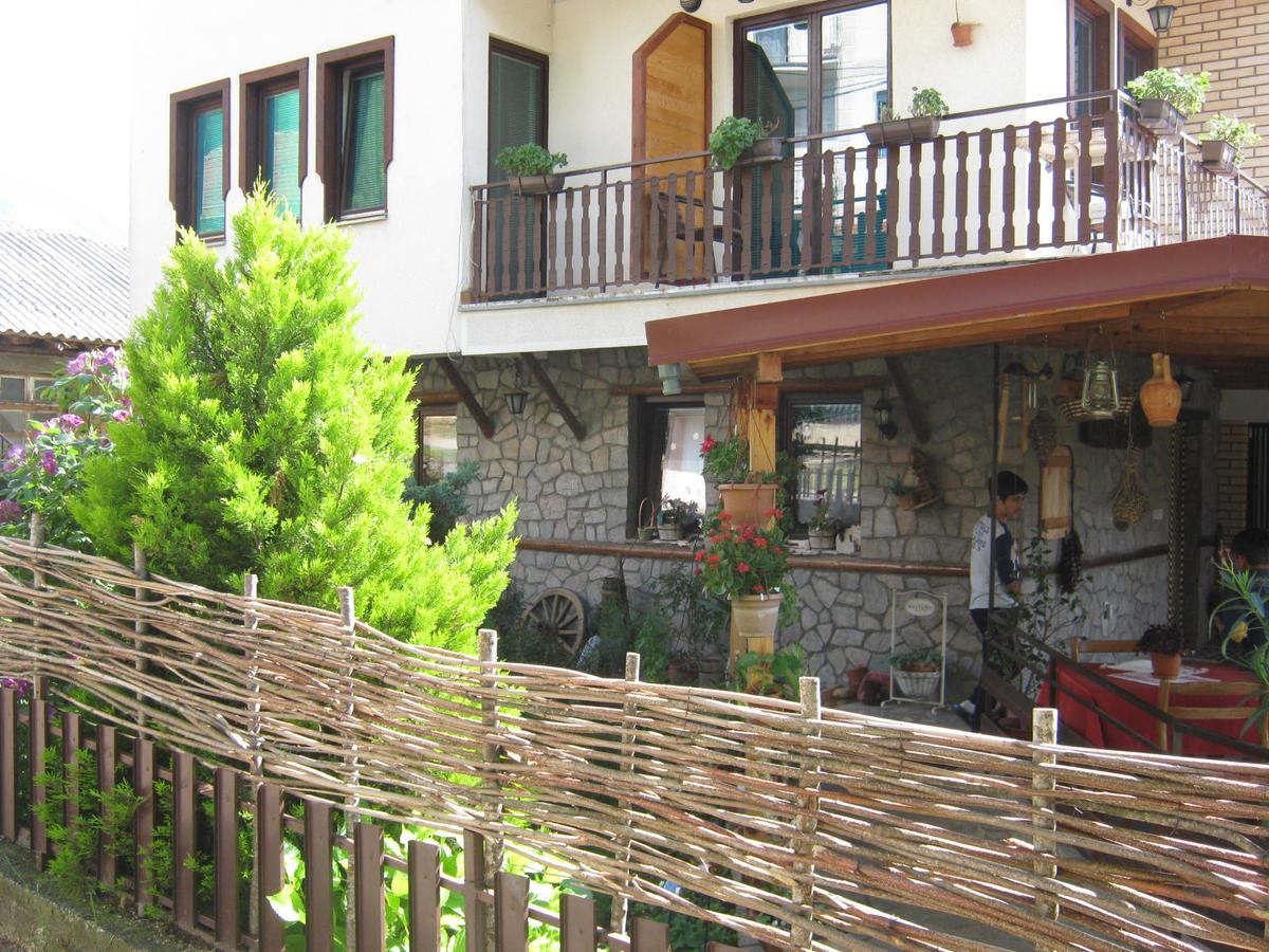 Risto'S Guest House Elshani Buitenkant foto
