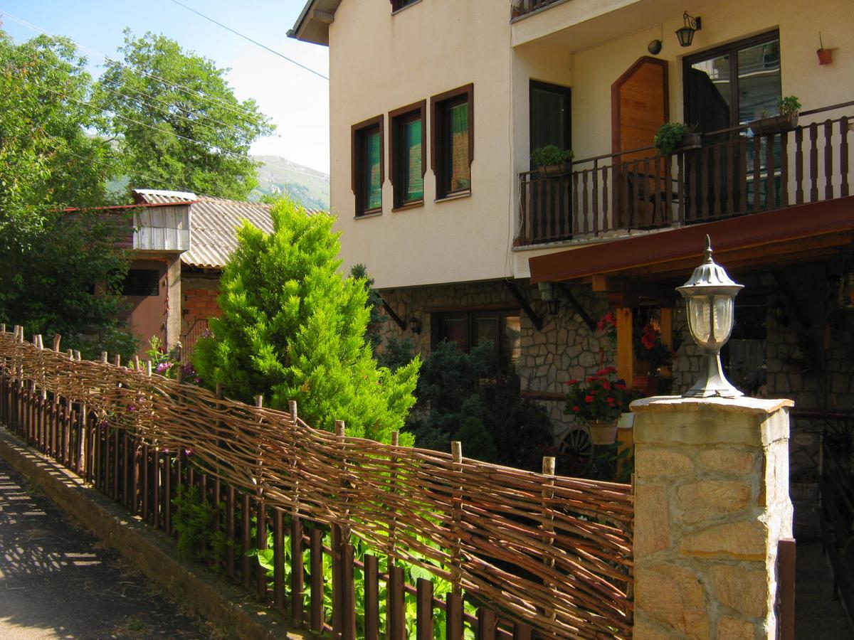 Risto'S Guest House Elshani Buitenkant foto
